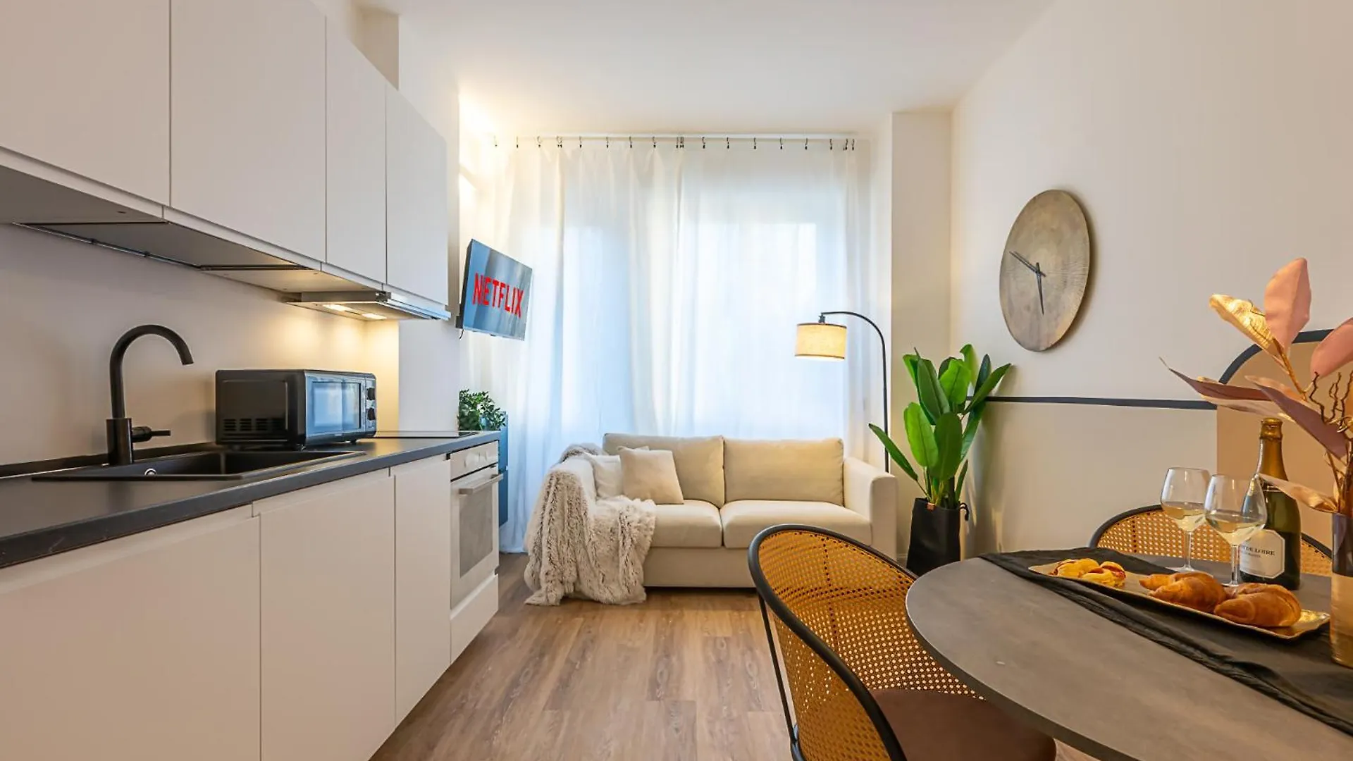 Navigli Duomo Chic Apartment Wifi Ac 밀라노 0*,